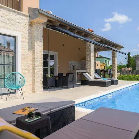 Villa In Maru Ini With Private Pool