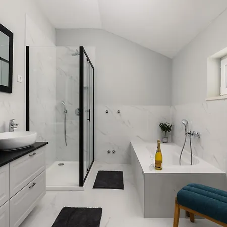 In Maru Ini With Private Pool Villa *