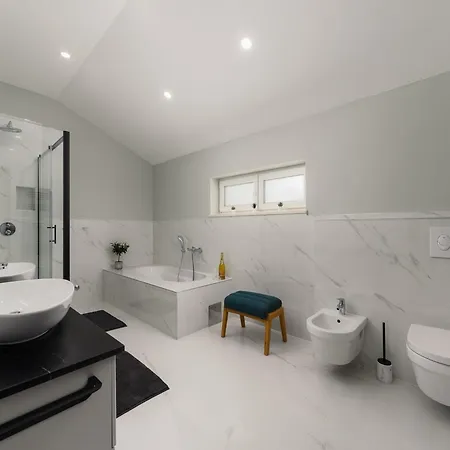 In Maru Ini With Private Pool Villa Maruzini