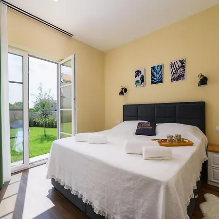 Villa In Maru Ini With Private Pool Maruzini