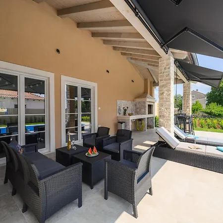 In Maru Ini With Private Pool