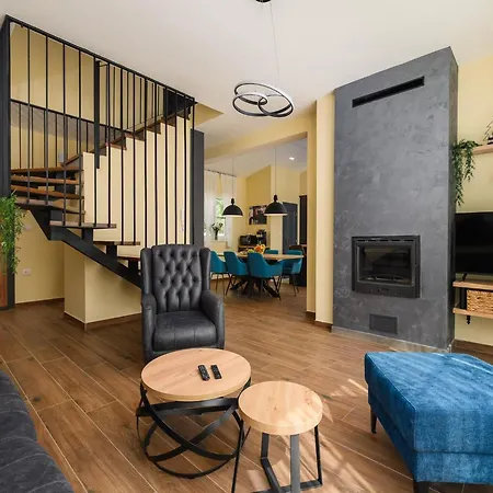 In Maru Ini With Private Pool Maruzini