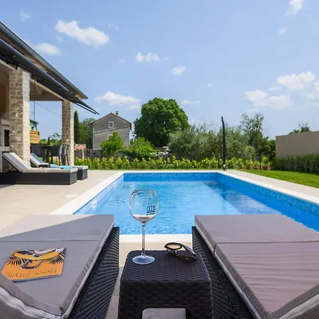 Villa In Maru Ini With Private Pool *