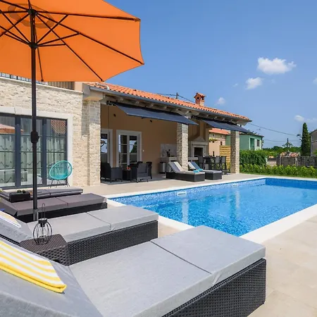 In Maru Ini With Private Pool Maruzini