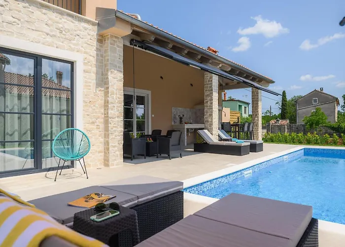 Villa In Maru Ini With Private Pool
