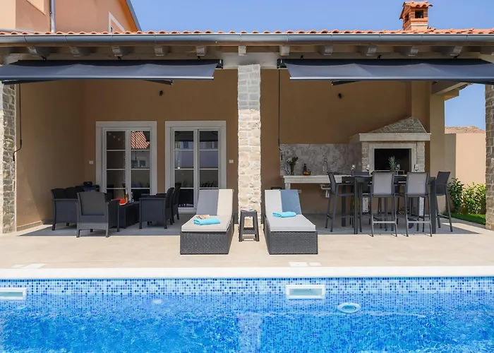 Villa In Maru Ini With Private Pool Maruzini
