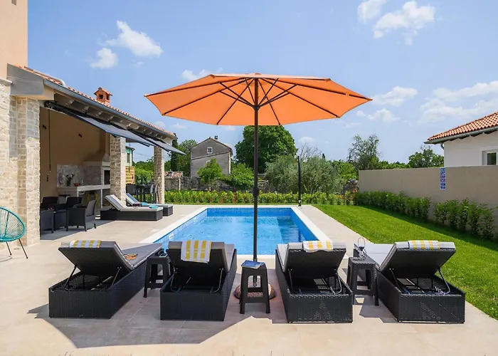 In Maru Ini With Private Pool Villa Maruzini