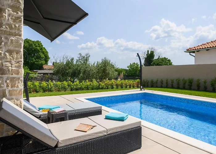 In Maru Ini With Private Pool Villa
