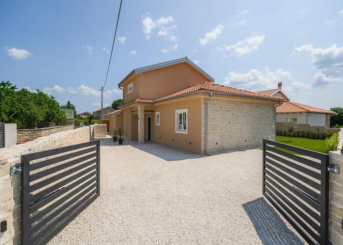 Villa In Maru Ini With Private Pool