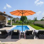 In Maru Ini With Private Pool Willa Maruzini