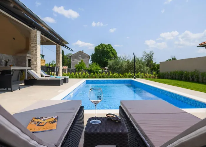 Villa In Maru Ini With Private Pool *